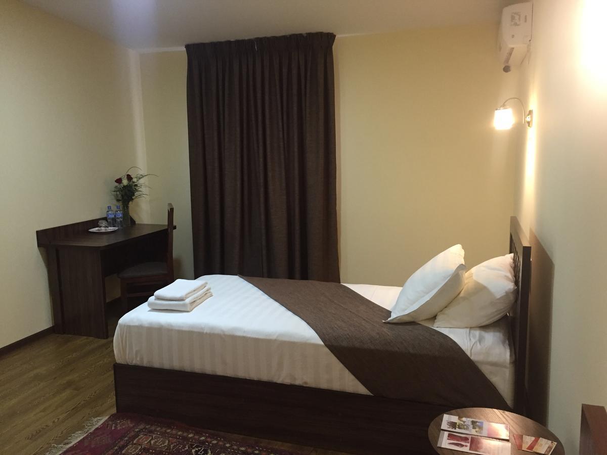 Jipek Joli Inn 누쿠스 외부 사진