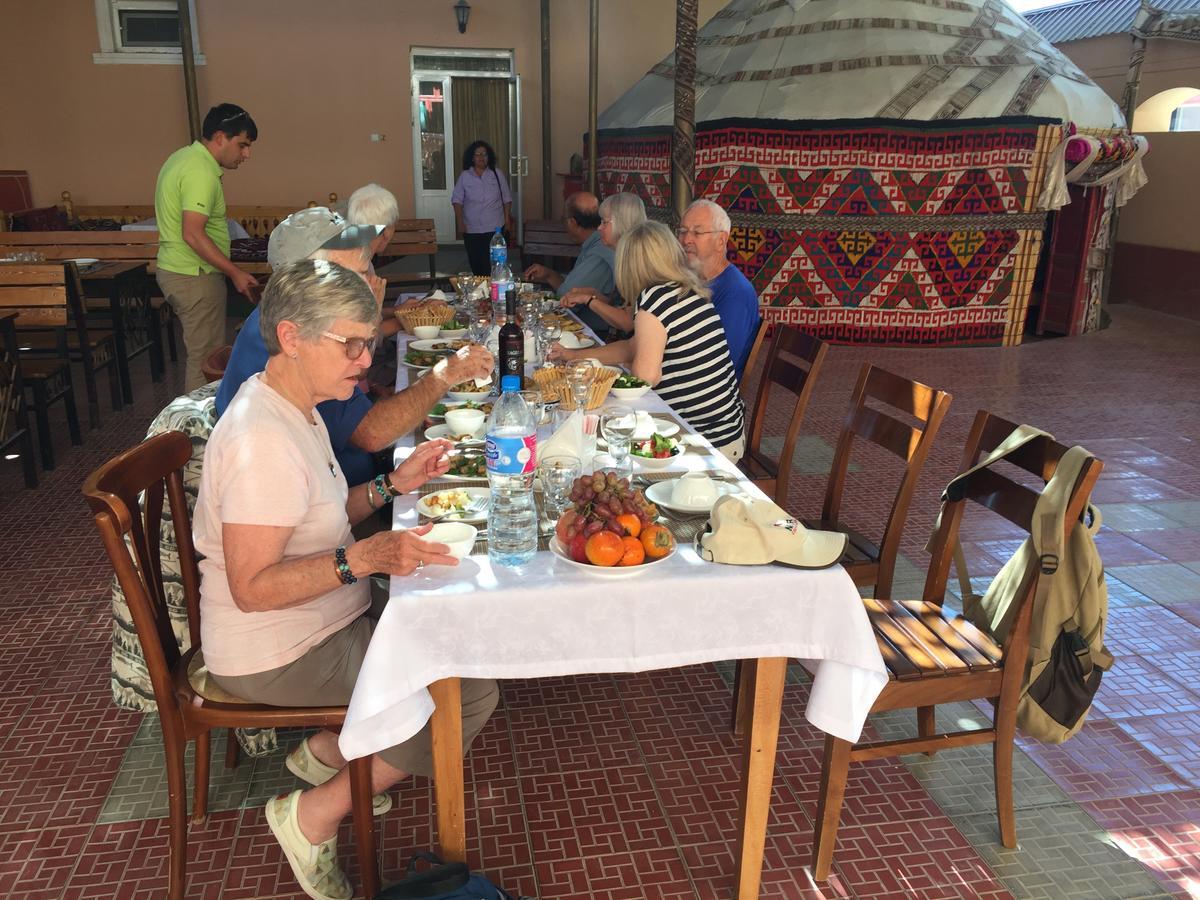 Jipek Joli Inn 누쿠스 외부 사진