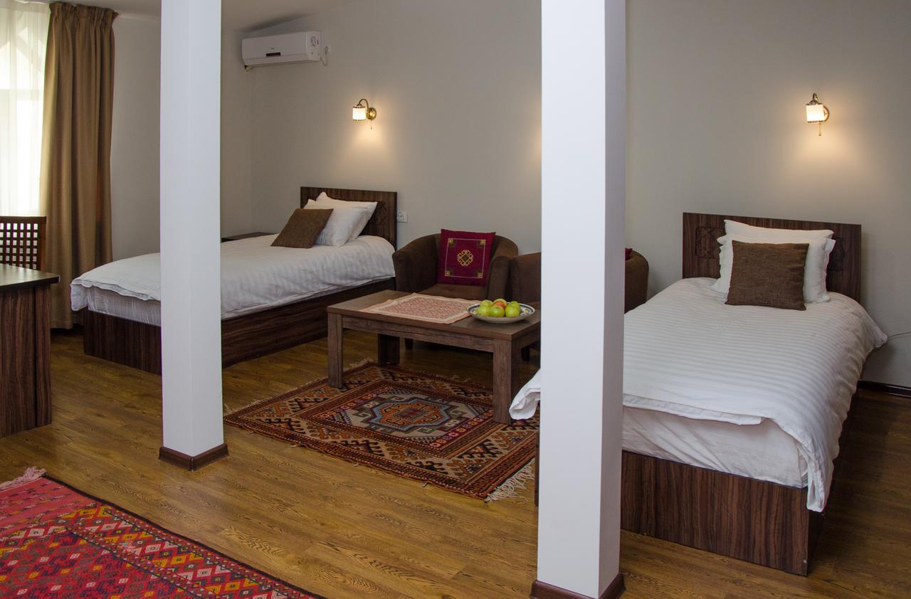 Jipek Joli Inn 누쿠스 외부 사진