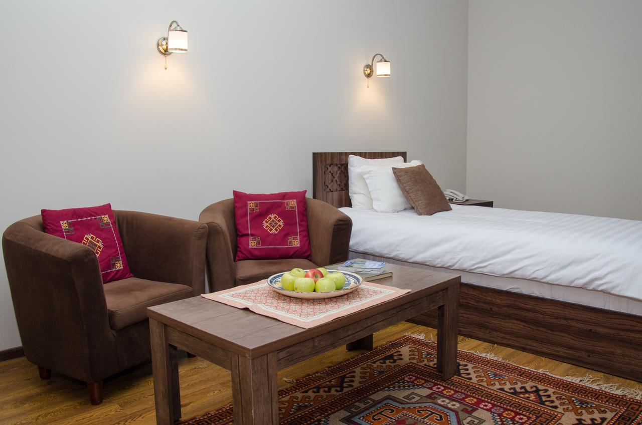Jipek Joli Inn 누쿠스 외부 사진
