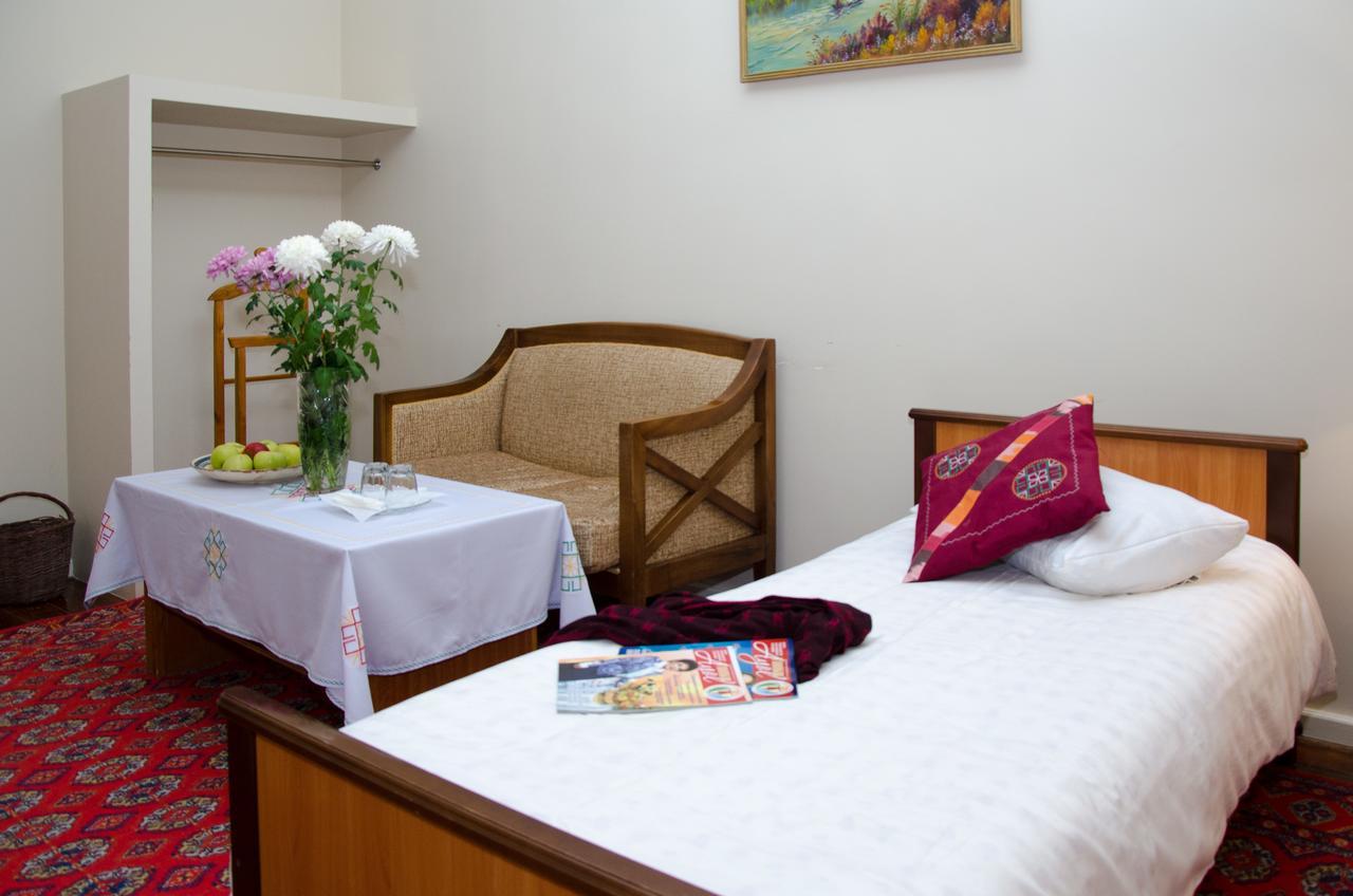 Jipek Joli Inn 누쿠스 외부 사진
