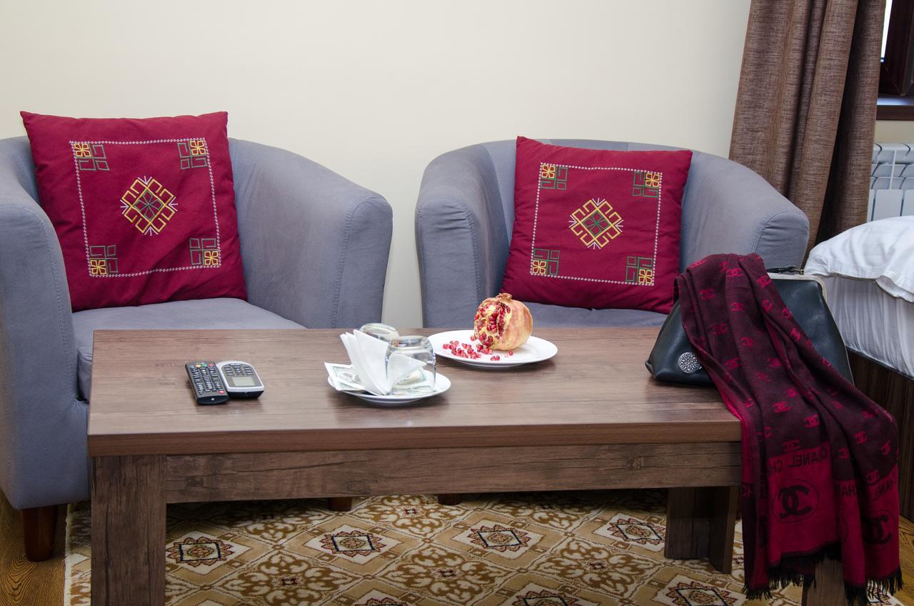 Jipek Joli Inn 누쿠스 외부 사진