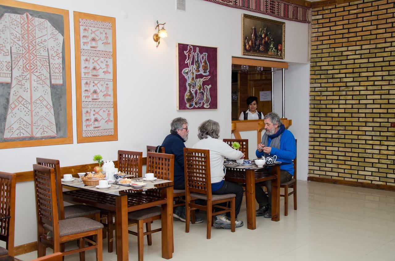 Jipek Joli Inn 누쿠스 외부 사진