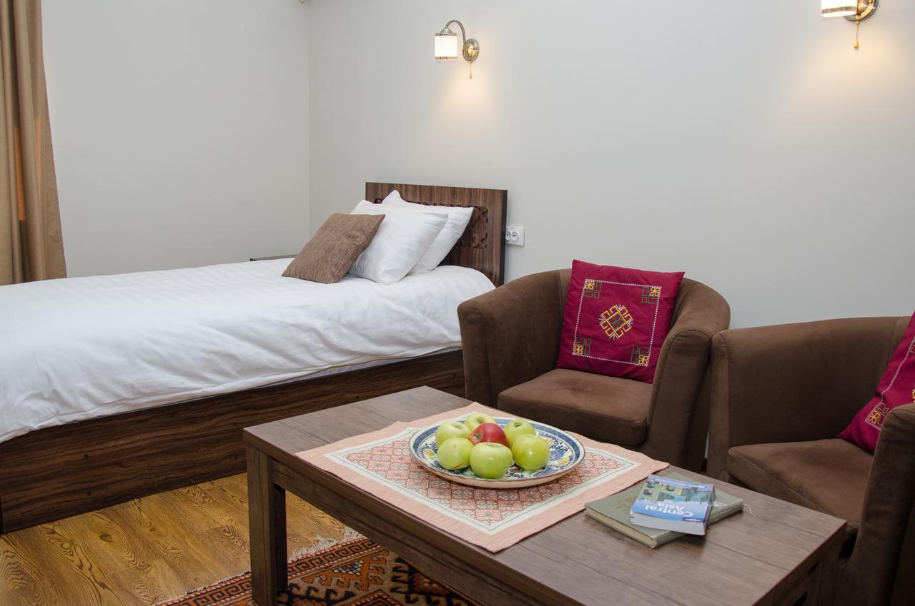 Jipek Joli Inn 누쿠스 외부 사진