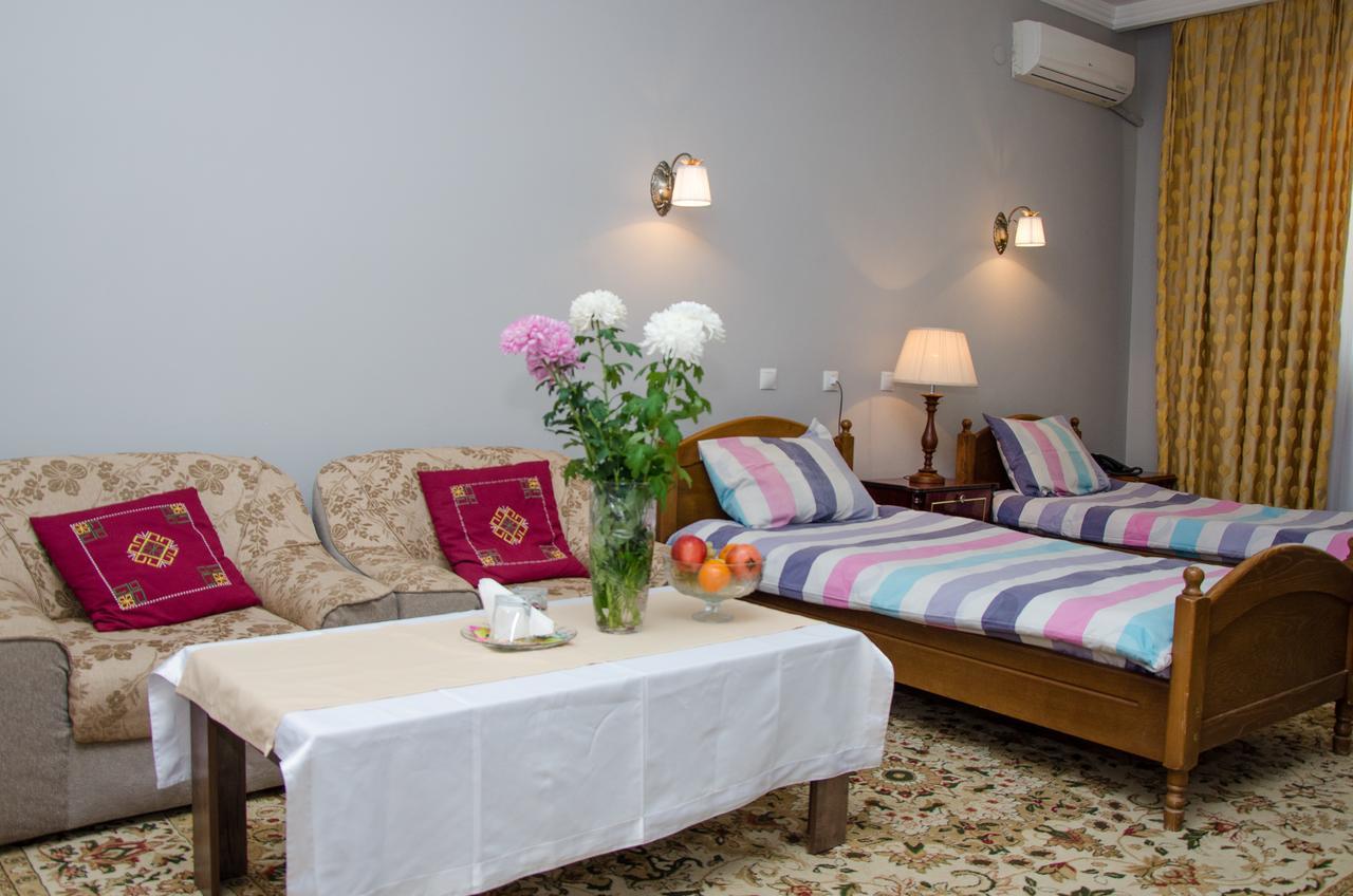Jipek Joli Inn 누쿠스 외부 사진