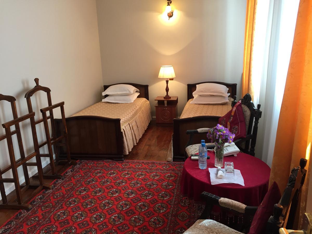 Jipek Joli Inn 누쿠스 외부 사진